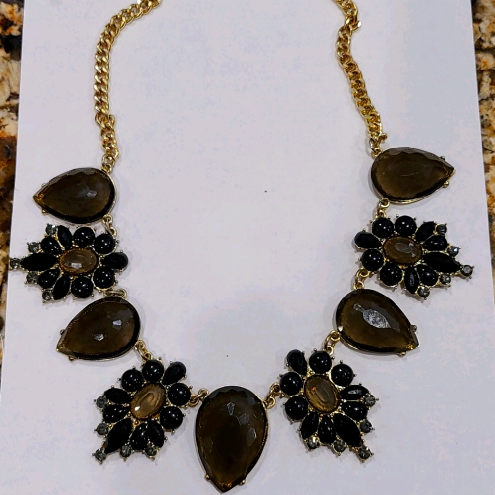 Black stones statement necklace